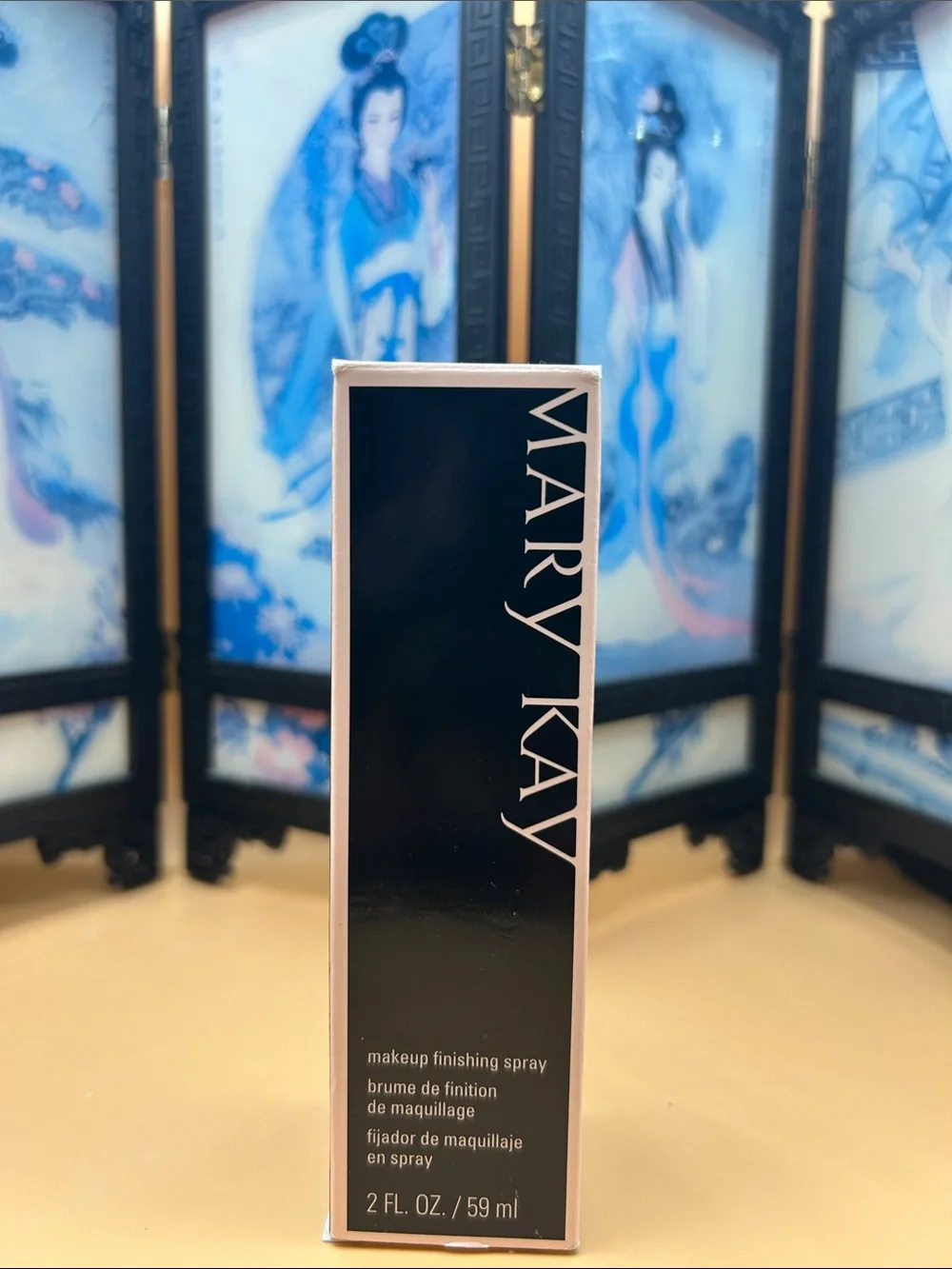 Mary Kay Makeup Finishing Spray – Black & White Box